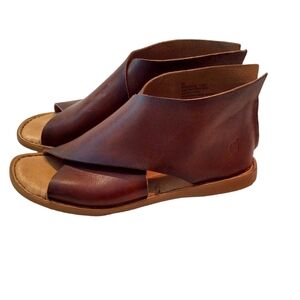 BORN Inlet Women/Adult shoe size Women 9 Casual Tan Sandals